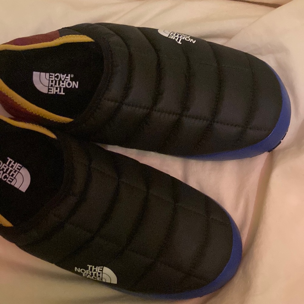 North face thermo ball shoes Mens 9 Black with red,blue,yellow